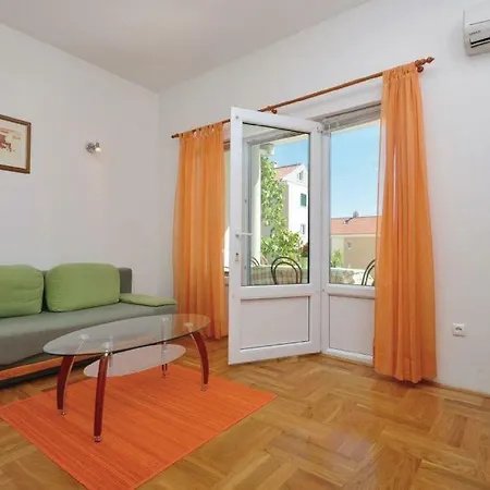 Orange Makarska