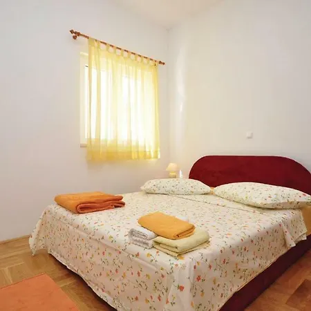 Orange *